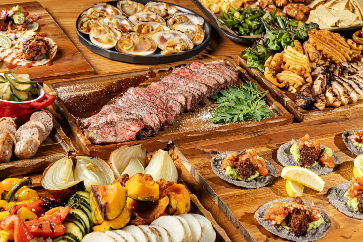 出張BBQで用意される肉や魚介の料理